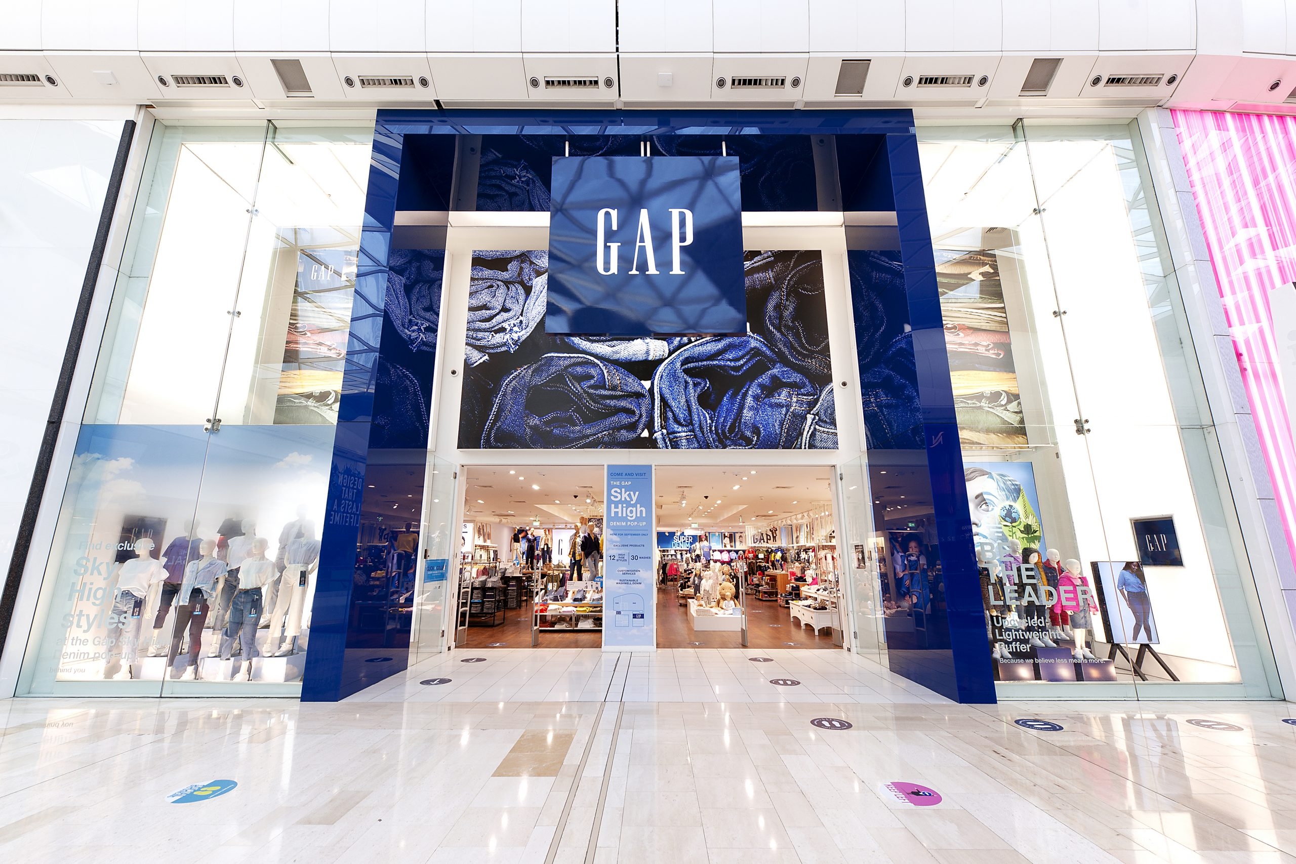 Gap to Close All U.K., Ireland Stores – Visual Merchandising and Store Design