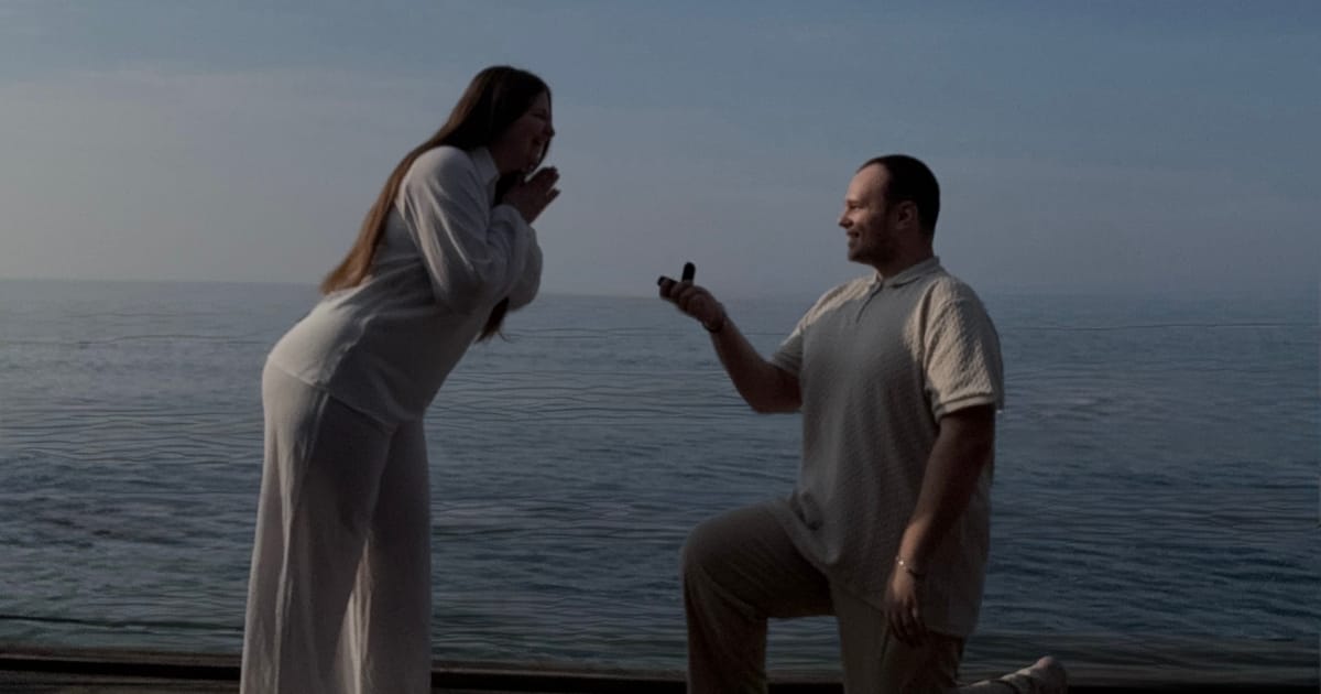 Яр Линський зробив пропозицію руки й серця своїй коханій Дарʼї на березі Чорного моря - Українська Езотерика на we.ua