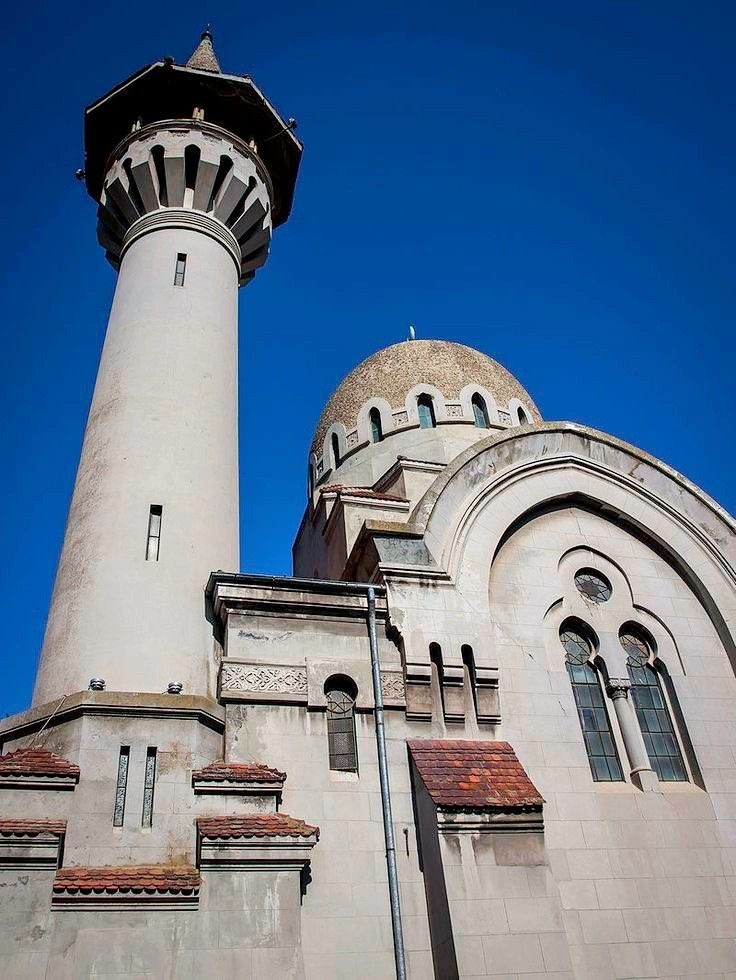 Велика мечеть Констанци (рум. Marea Moschee din Constanța), відома як Мечеть Кароля І або Королівська мечеть, Румунія
