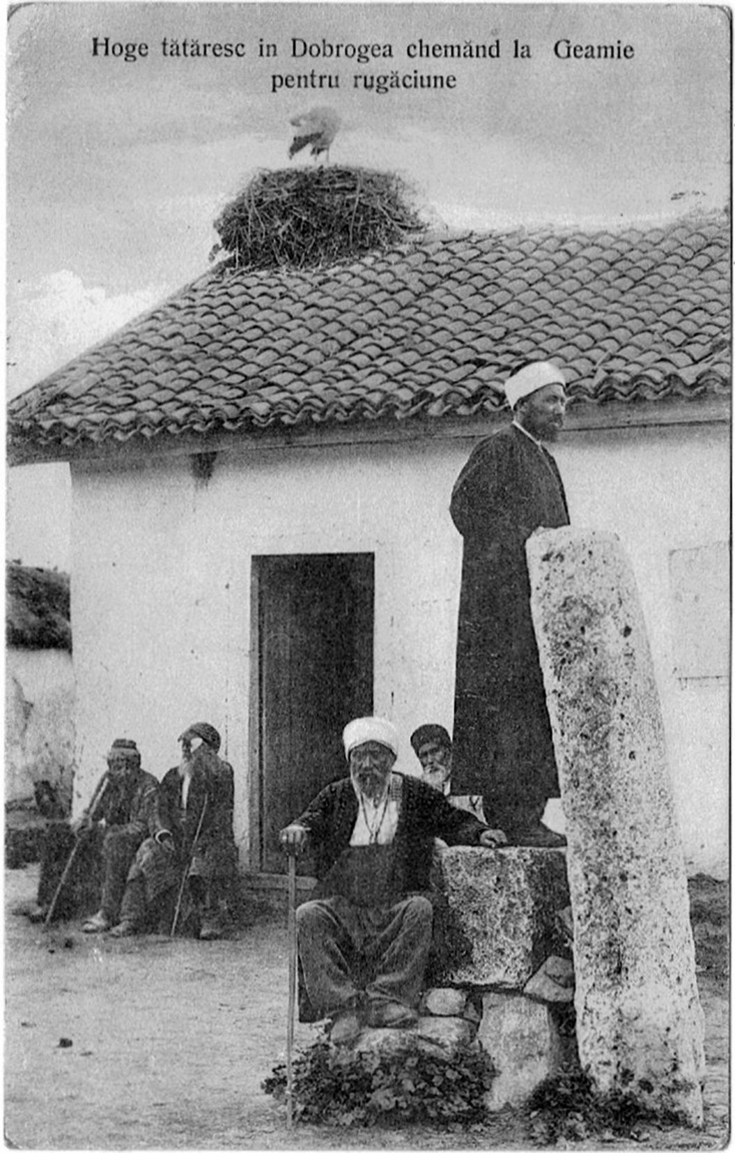 Муедзин закликає мусульман на молитву, татарське село в Добруджі
