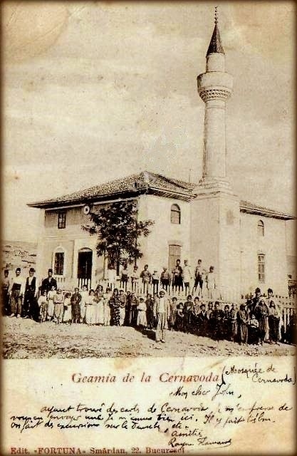 Татари біля мечеті, м. Чернаводе, Румунія