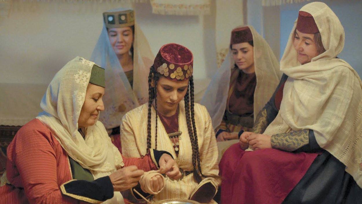 Фрагмент з циклу “Весільні обряди кримських татар” (сайт Crimean Tatars Club)