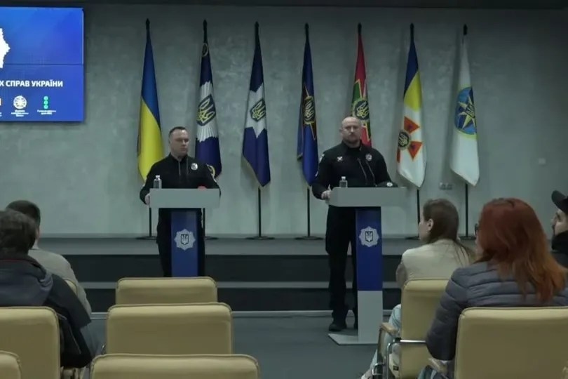 На зображенні може бути: текст «СПРАВ СПРАВУКРАЙНИ УКРАЙНИ»