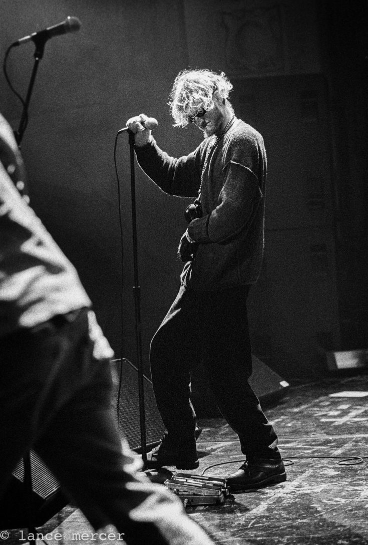 Layne Staley (Mad Season); The Moore Theater, Seattle, WA; April 29, 1995;  photo by Lance Mercer