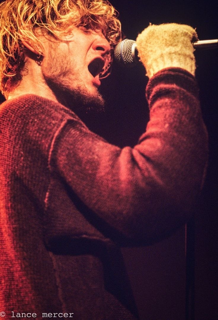 daily layne staley on X: "layne staley performing at the moore for mad  season. (1995) https://t.co/D3Ucf4sZ5Q" / X