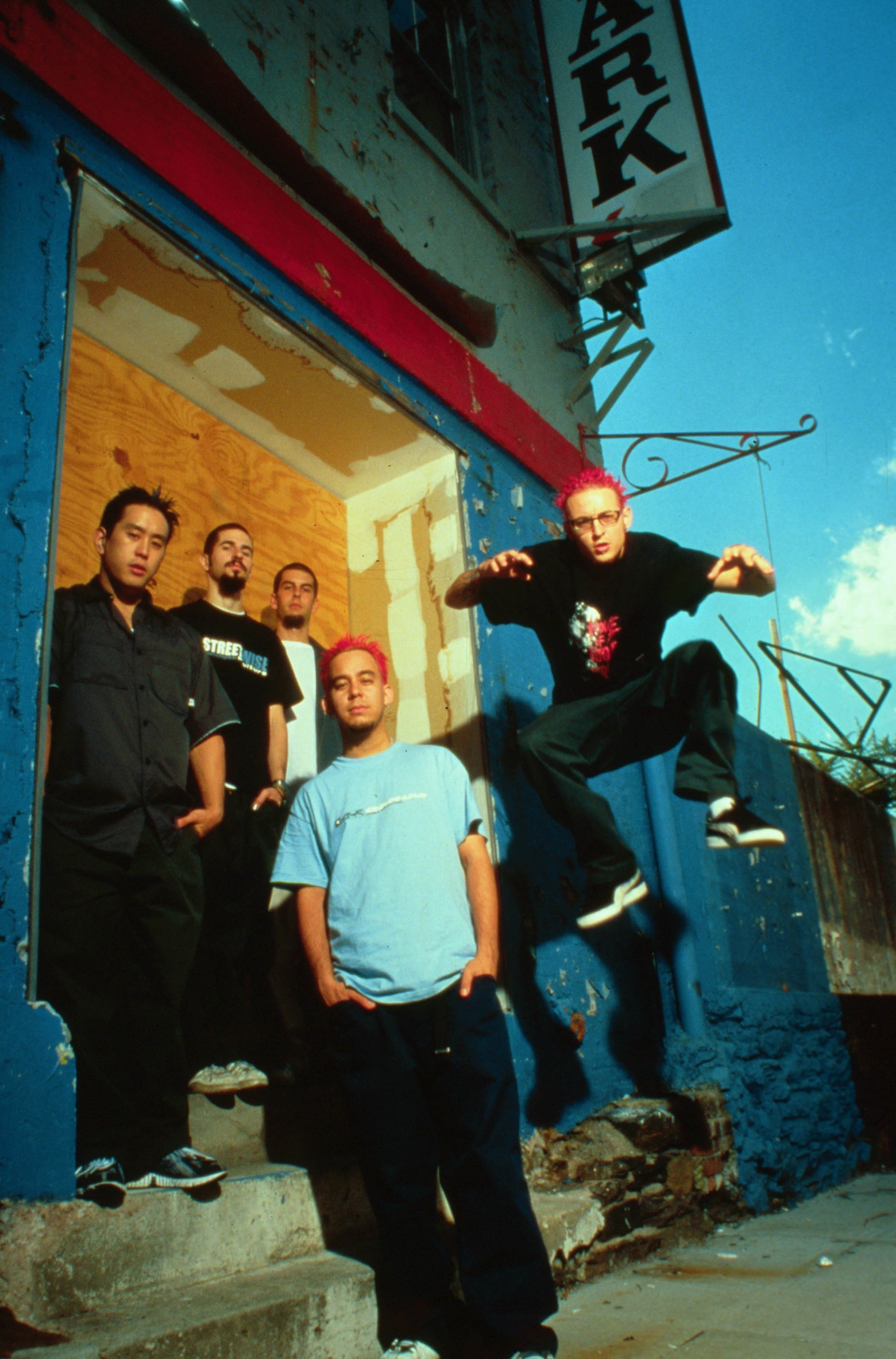Rare Linkin Park photoshoot, 2000 (Hybrid Theory era) : r/pics