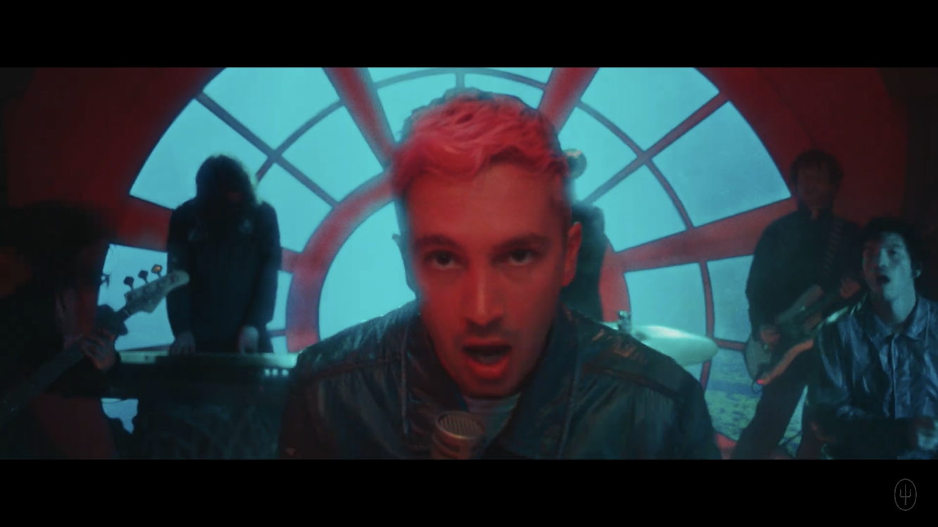 Twenty One Pilots dance party gets rude interruption in 'Saturday' music video – Alternative Echo