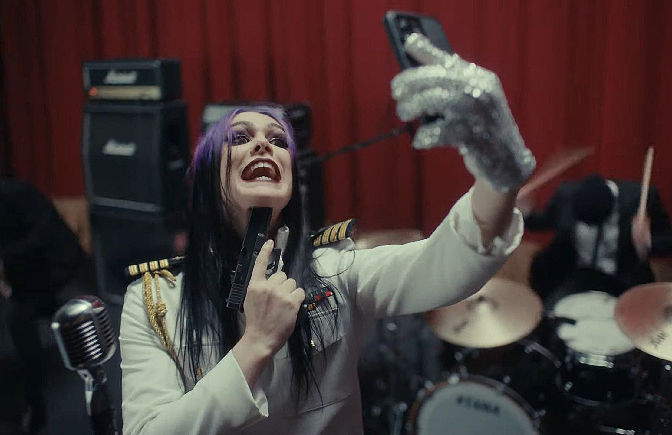 Kim Dracula – Make Me Famous (Official Video)