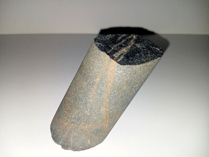 Амфіболіт з прожилками мікрокліну