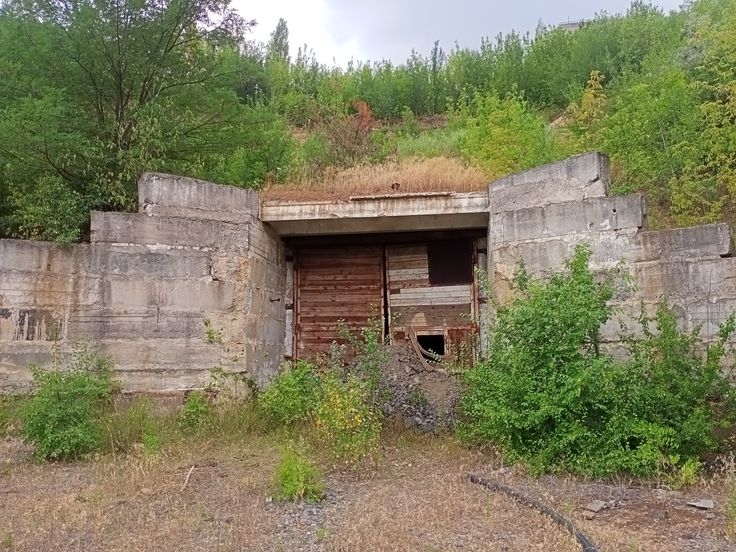 Вхід на технічний рівень шахти