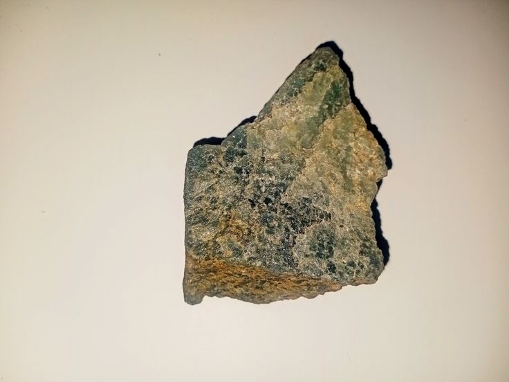 Порода, що складана зернами блакитного діопсиду - віолану