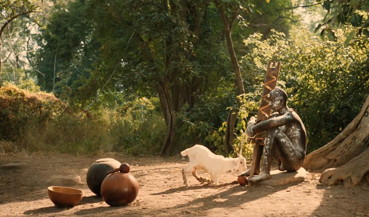 І скажіть мені, що кадр негарний. І навіть заповнений повністю. Природа, місцеві звичаї і трохи магії.