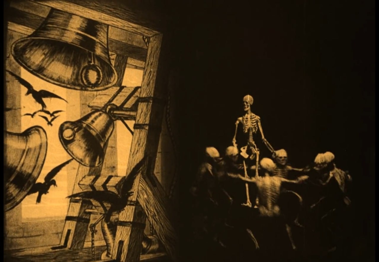 Пан Ґанс часто звертається до візуальних образів memento mori та vanitas, щораз наголошуючи, що війна — це передусім смерті, купа смертей.