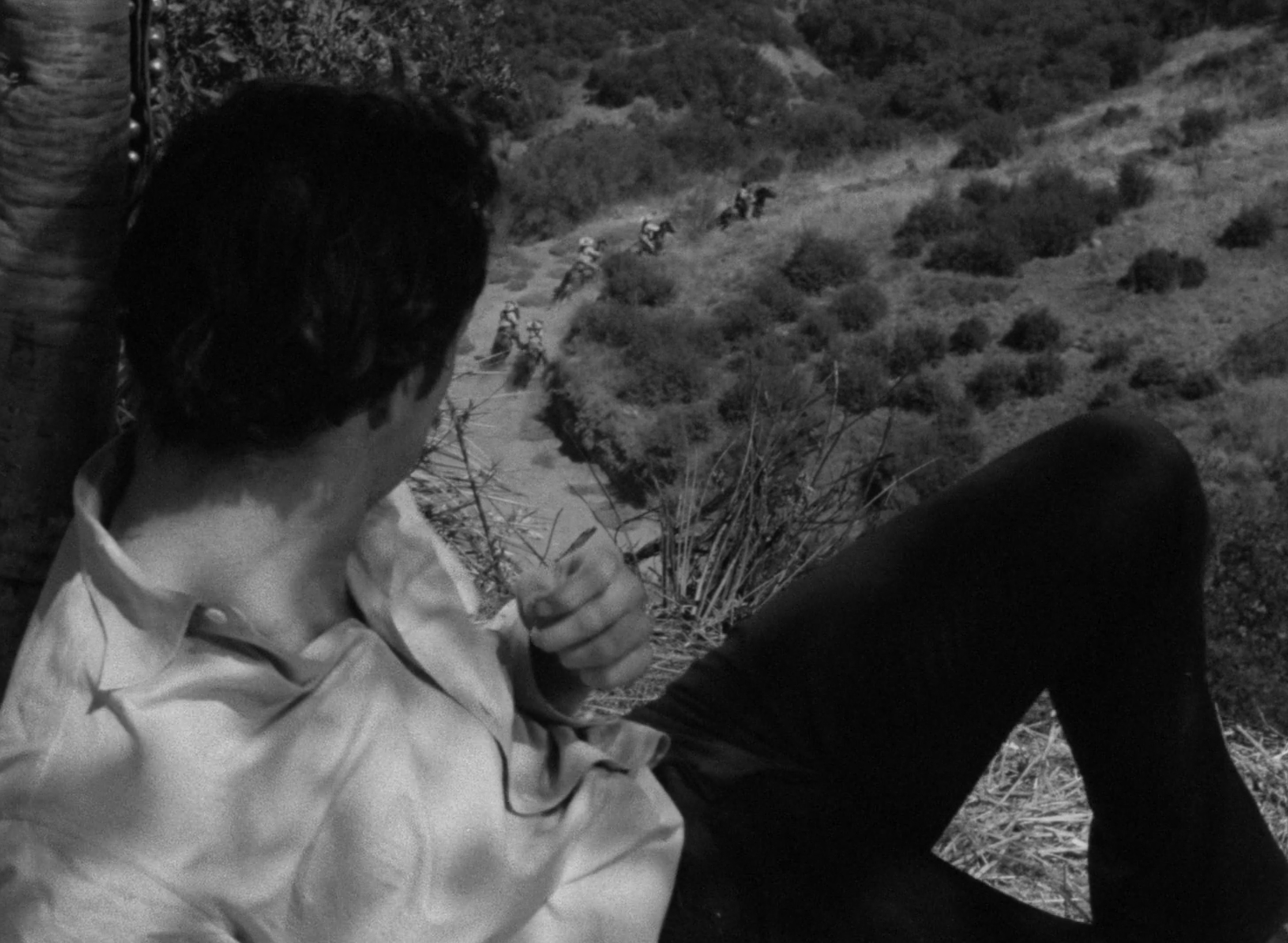 Початок сцени. Сапата у виконанні Марлона Брандо дивиться на чоловіків, що женуть до нього. Камера йде за табуном, роблячи дугу…