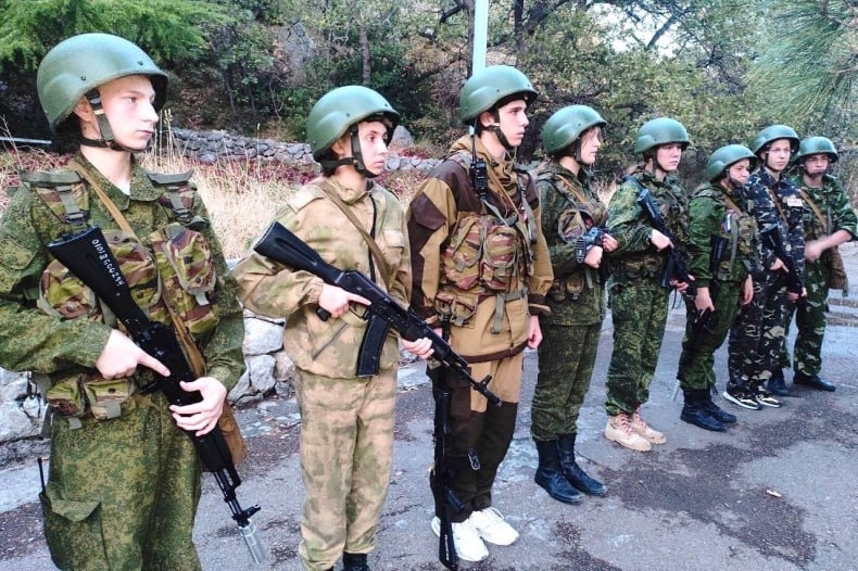 В оккупированной Донецкой области количество участников милитарного движения «Молодая Гвардия – Юнармия» превысило 4 тысячи ➜ ZMINA