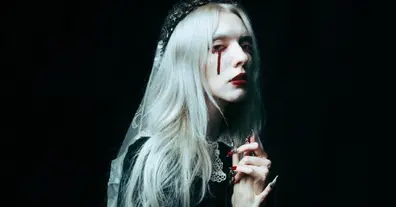 Корони Anais Vacariu, комікс Caparezza, стільці на розстріл Die Toten Hosen та інші новинки локальних чартів - на we.ua
