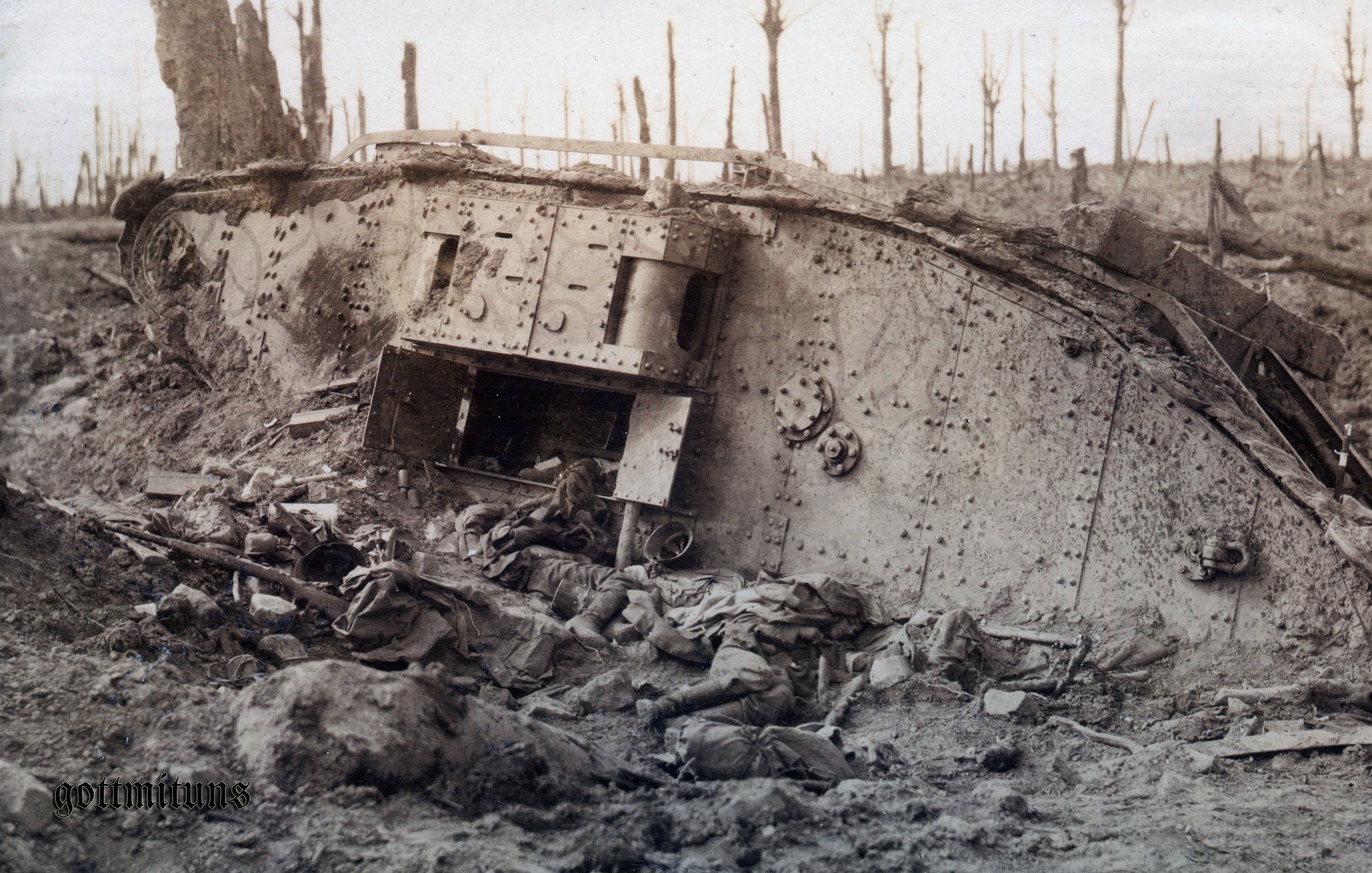 A knocked out British tank with dead German soldiers next to it in  Herenthage Park after the Battle of Langemarck, 1917. [2895x1842] :  r/HistoryPorn