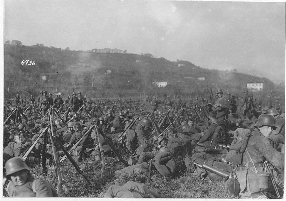 Німецькі солдати перед наступом на італійському фронті, жовтень 1917