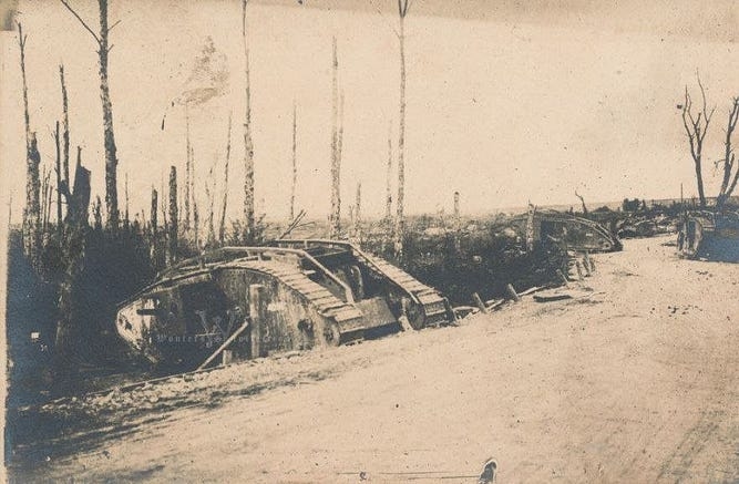 Трофейні британські танки під Перонном, 25 березня 1918