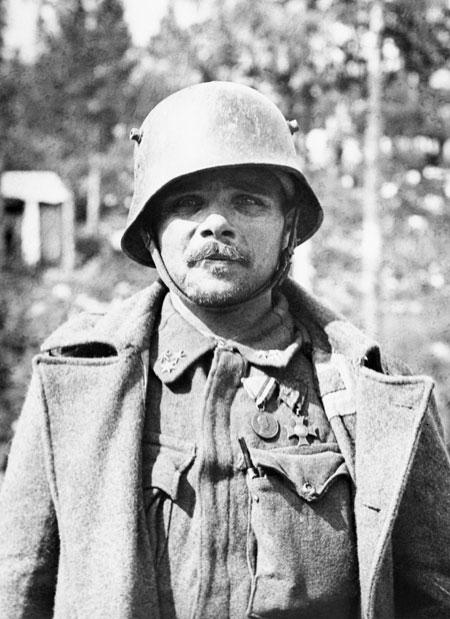 Полонений офіцер