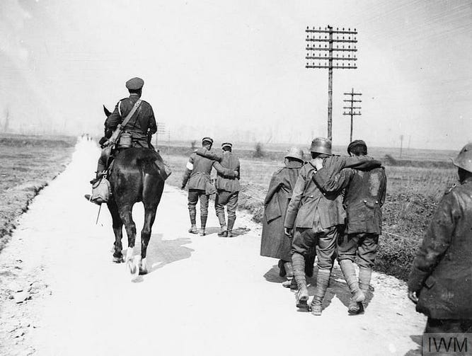 Німецькі полонені після бою під Перонном, 23 березня 1918