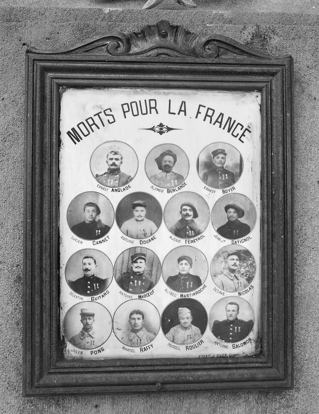 Пам'ятний знак на честь загиблих чоловіків села Montaigut-le-Blanc.