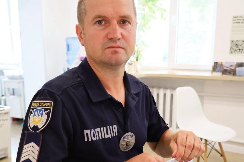 На зображенні може бути: 1 особа та текст