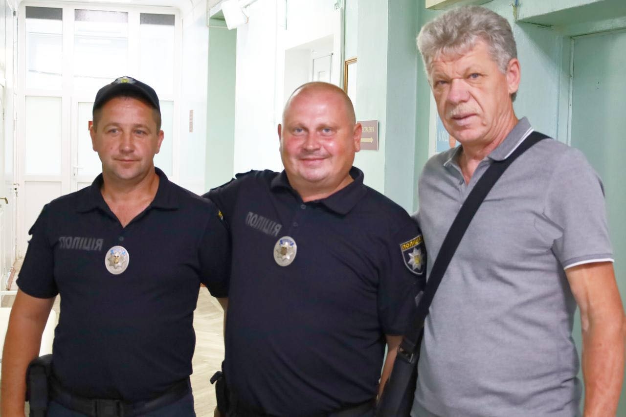 На зображенні може бути: 3 людини