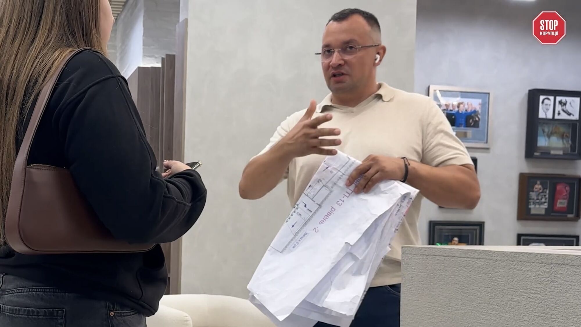 Журналісти спробували поспілкуватись із Олегом Скалюком