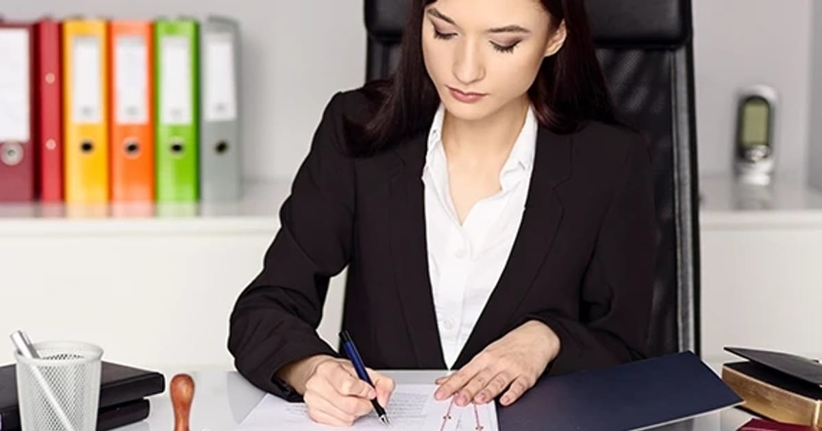 Receptionist Jobs: The Ultimate Guide to Starting Your Career in 2025 - John Wiltson на we.ua