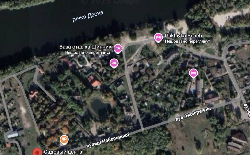 На зображенні може бути: ‎карта та ‎текст «‎ричк Десна База отдыха Шинник Нещодавно Нещодавнопереглян перегляну. ات Pukhivka Beach Нещодавнопереглянул Нещодавно переглянутй янут Pm ست вул. ул.мабережна Набережна вулиц Набер умнаберожнот Набережной ежной вулицί Садовый Садовыйцент центр‎»‎‎