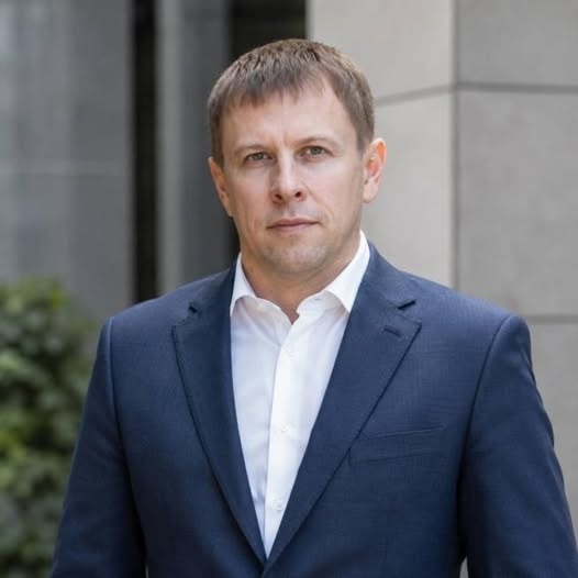 На зображенні може бути: одна або кілька осіб