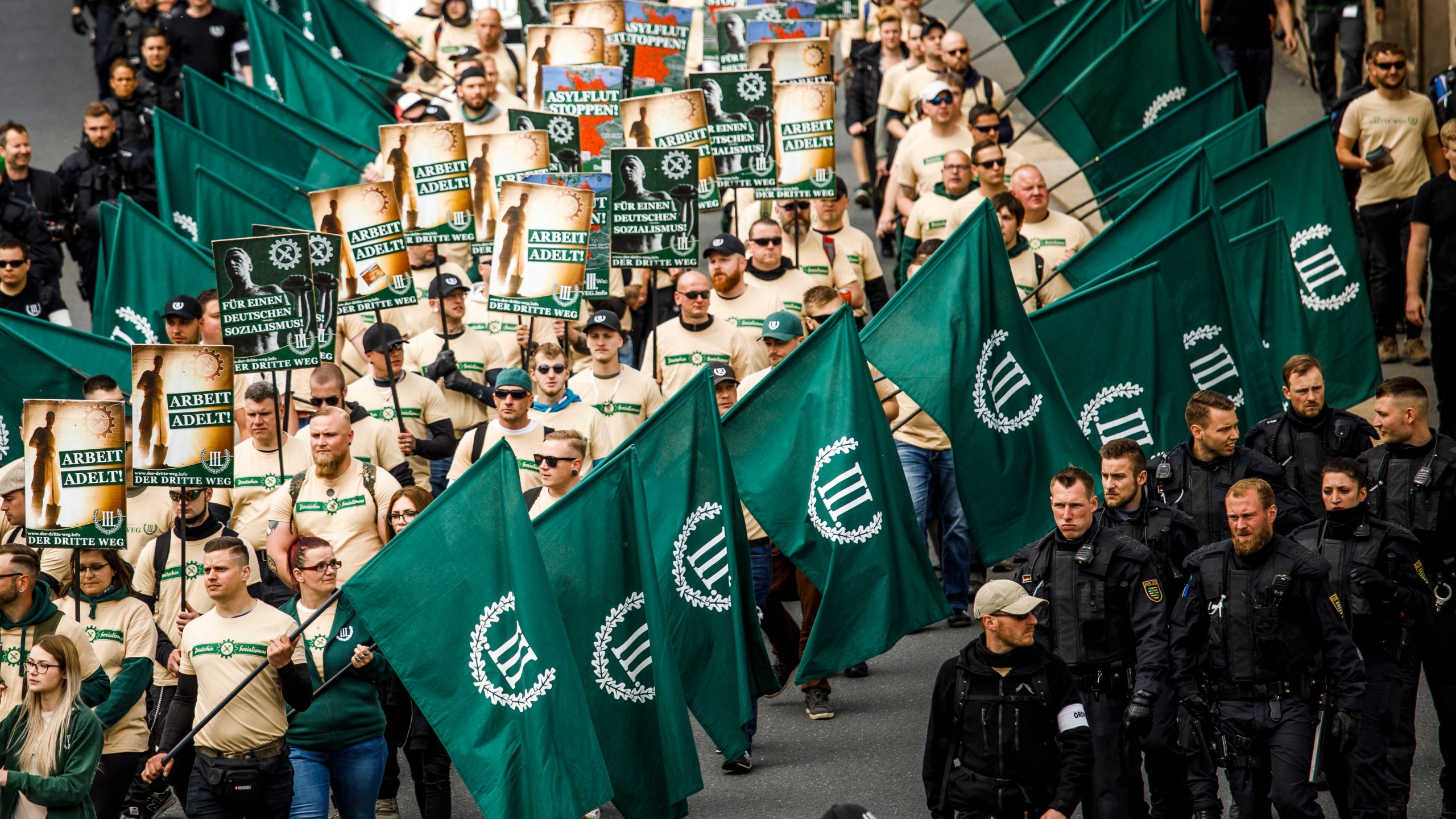 Jewish Group Alarmed After Police in Germany Allow Neo-Nazis to March ...