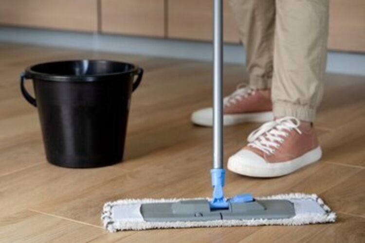 Лайфхаки з прибирання - як легко відмити лінолеум - догляд за підлогою