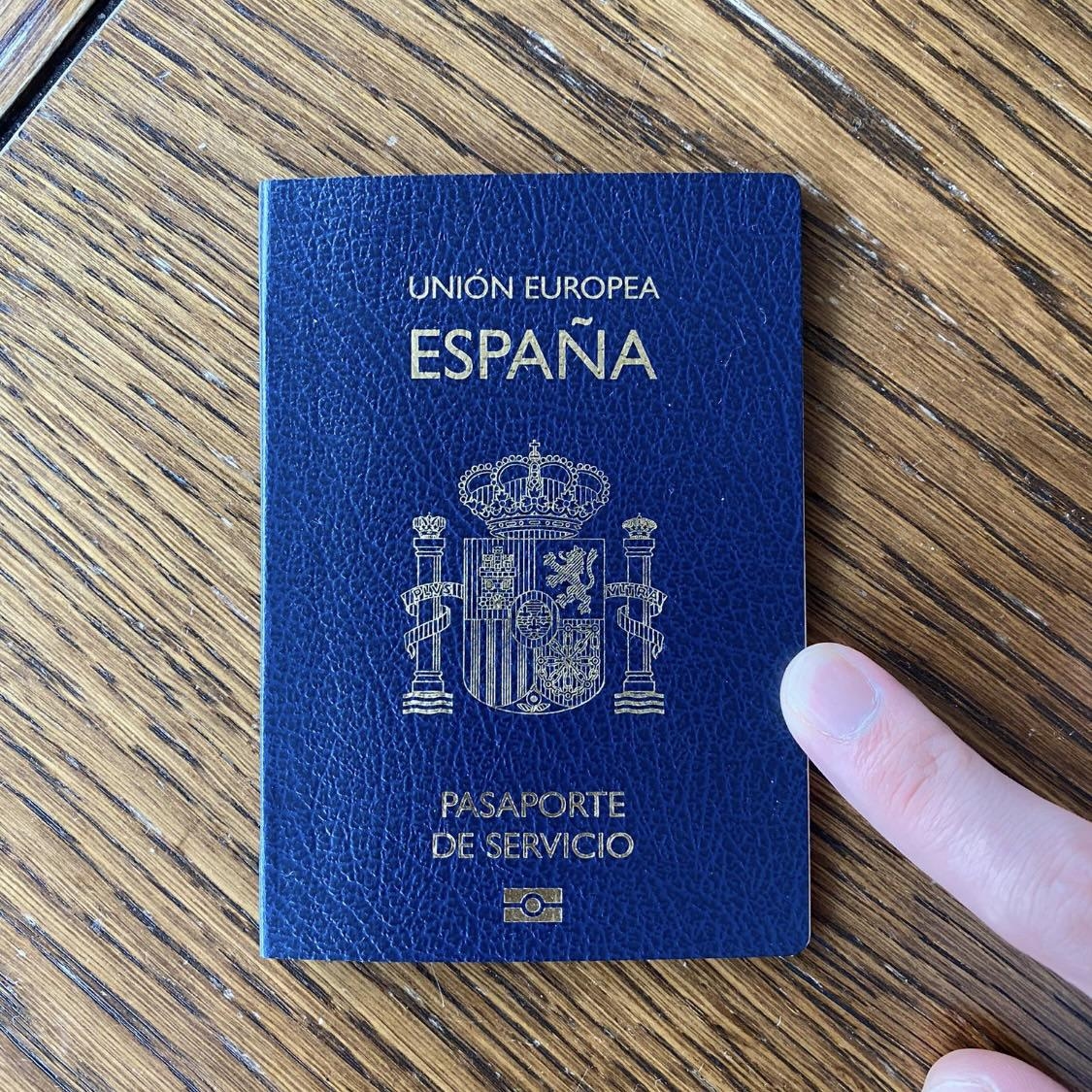 The Service Passport of my Spanish friend : r/PassportPorn