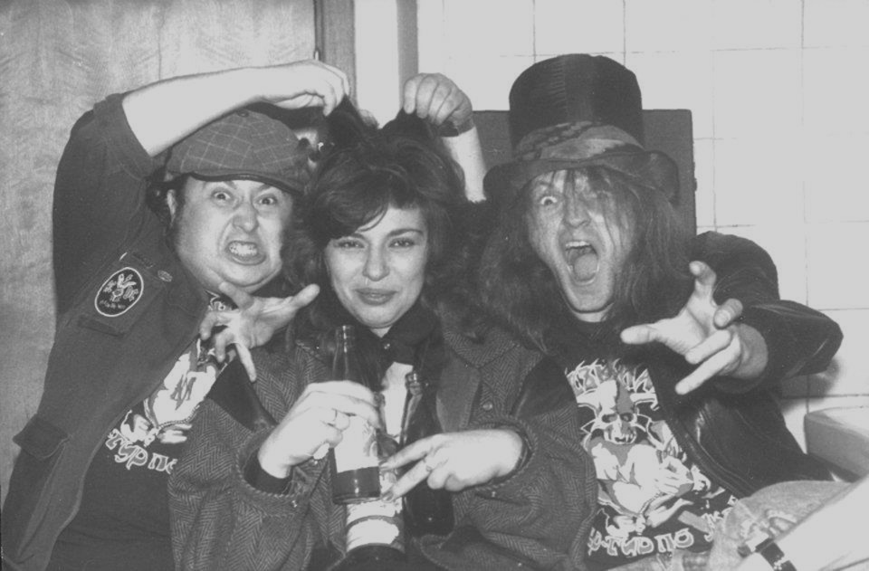 Веселий Роджер майорів так, ніби сам Господар ефіру – пірат Сер – узяв телебастіон на абордаж. 