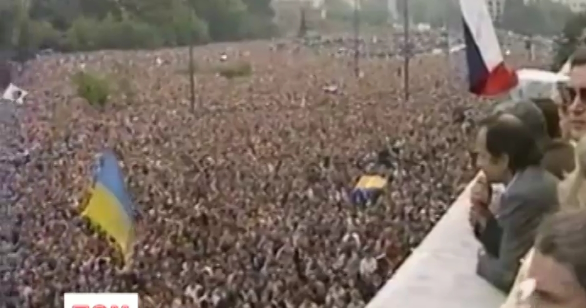 Українці розповіли, як жовто-сині прапори опинилися у Москві на історичних подіях серпня 1991-го