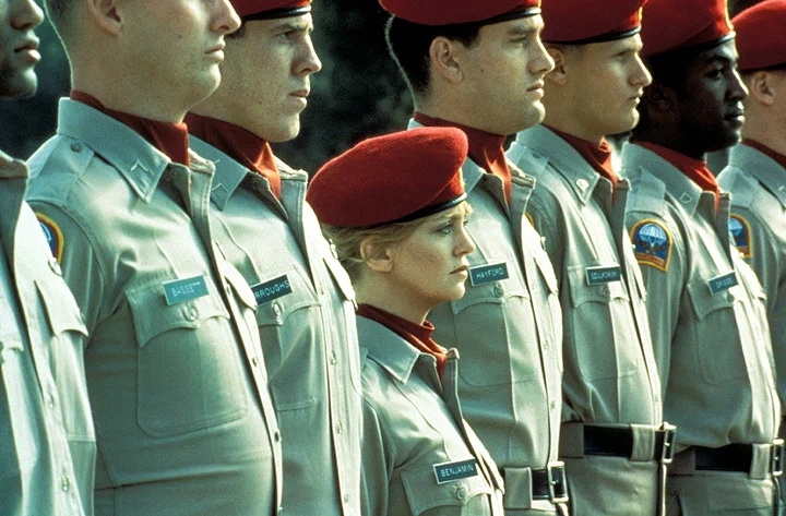 Рядовий Бенджамін - Голді Гоун у шерензі