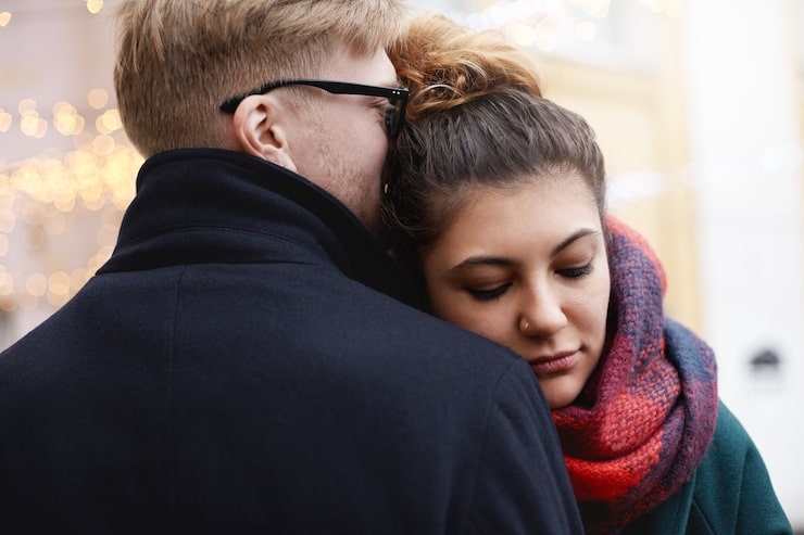 Crying hug Images - Free Download on Magnific (formerly Freepik)
