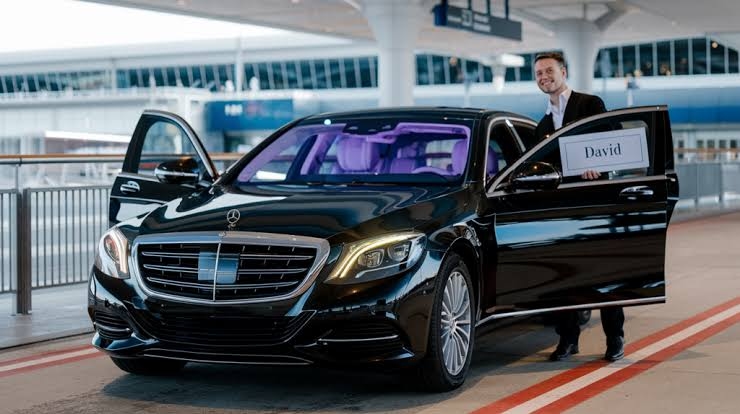 Hourly Limo Service at Pearson Toronto Airport